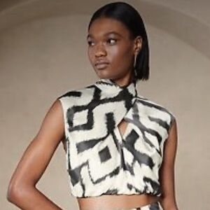 NWT Banana Republic Silk Bliss Wrap Crop Top Size Medium.